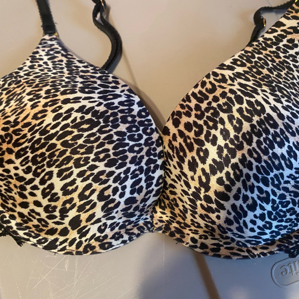Victoria Secret Very Sexy animal print bra size 36B
